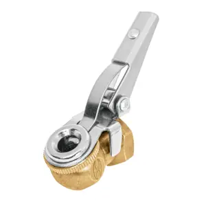 19026 / BOCH Truper Cabeza infladora de llantas c/clip, hembra, cuerda 1/4 NPT
