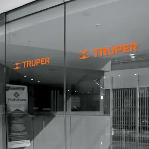61052 / LOGOS-60-2 Logotipos de vinil autoadherible de 60 cm, Truper