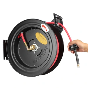 Carrete de acero con manguera
